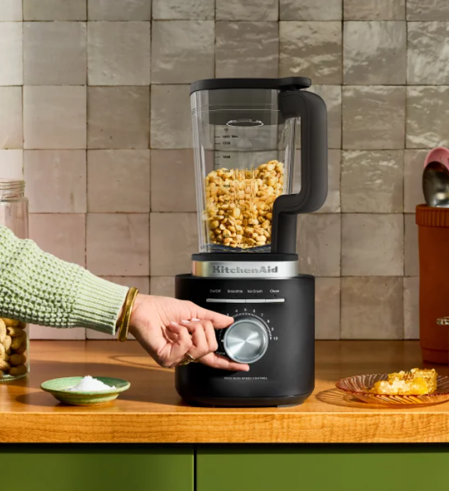 KitchenAid Pure Power Blender with a 2 L (68 oz.) Plastic Jar and a Bonus 1.85 L (62 oz.) Glass Jar