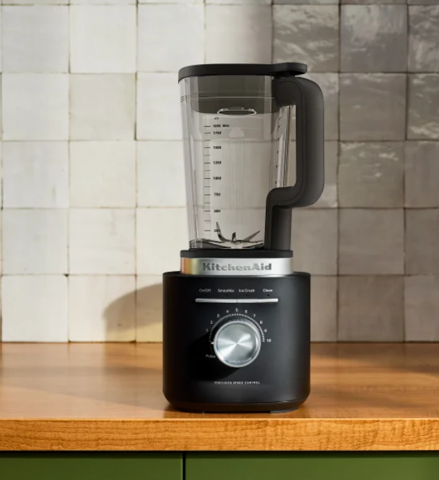 KitchenAid Pure Power Blender with a 2 L (68 oz.) Plastic Jar and a Bonus 1.85 L (62 oz.) Glass Jar
