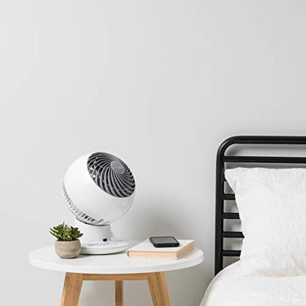Ventilateur de bureau IRIS USA WOOZOO avec télécommande, circulateur d'air oscillant de table, 5 vitesses, distance d'air maximale de 25 m, inclinaison réglable, moteur silencieux, petit ventilateur pour chambre, bureau, dortoir, blanc